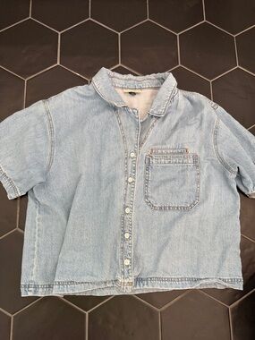 Universal Thread Light Blue Denim Short-Sleeve Button-Up